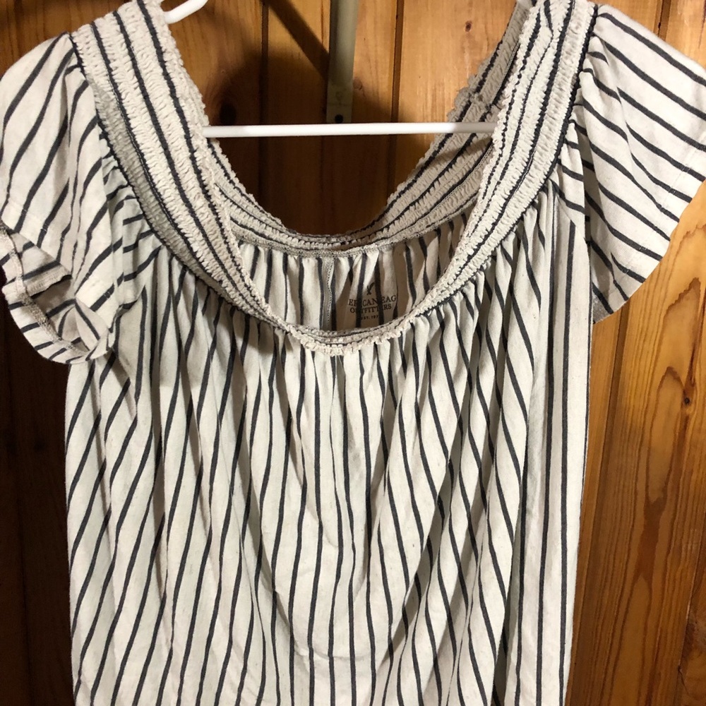 Off the shoulder American Eagle top not wore very often.